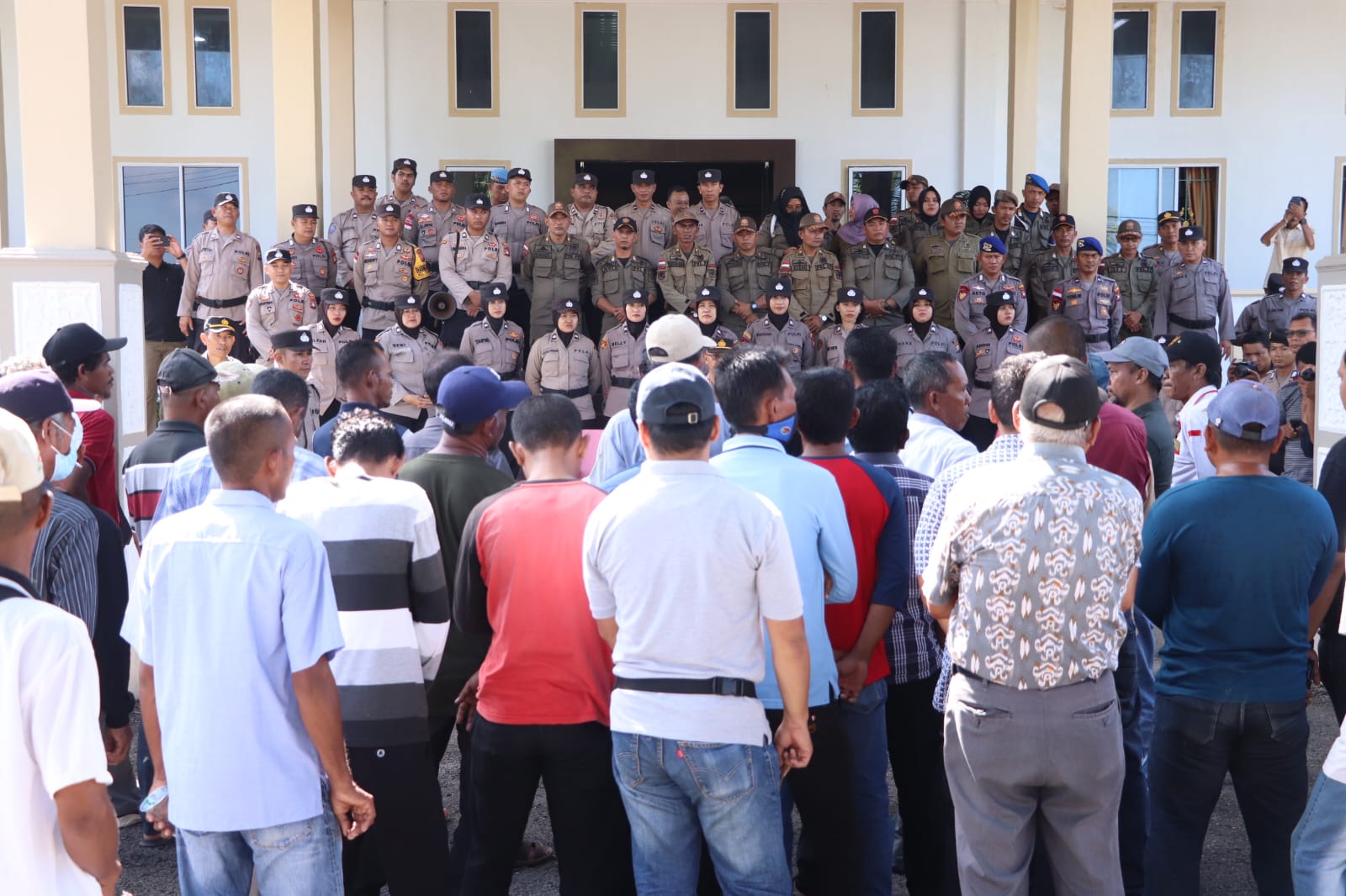 Polres Karimun Beri Pengamanan Unjuk Rasa Nelayan di Gedung DPRD Kabupaten Karimun