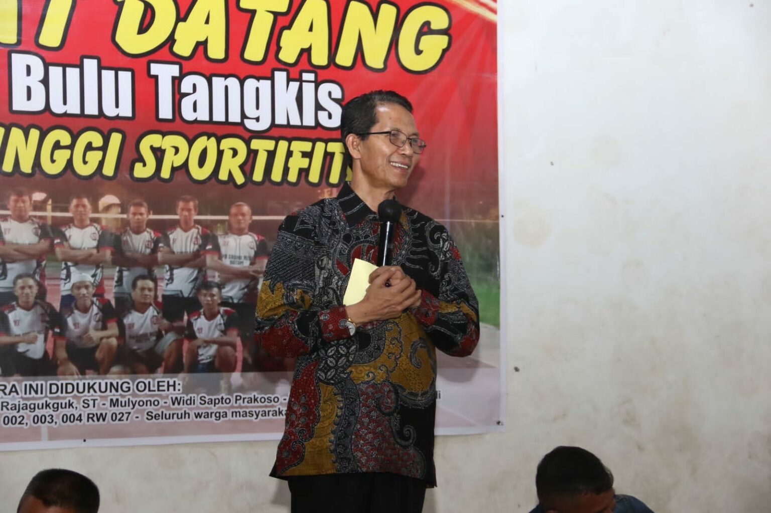 Amsakar Achmad Buka Turnamen Badminton Katar RW 27 Graha Nusa Batam di Kecamatan Sagulung