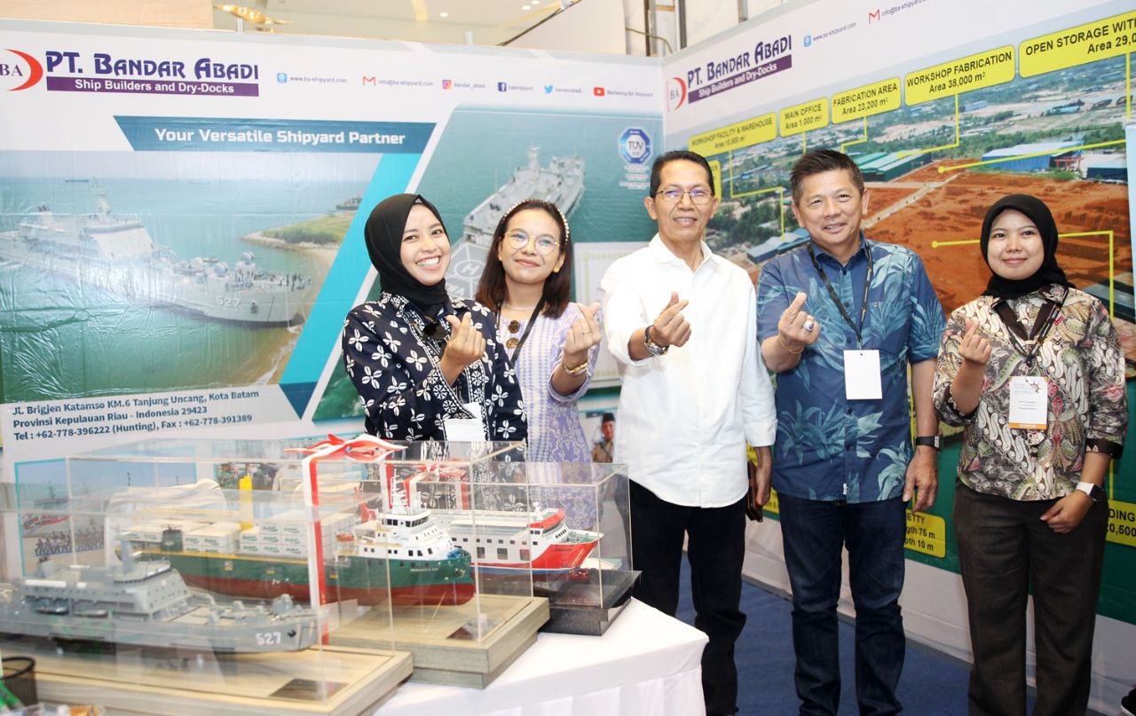 Amsakar Achmad Tinjau Stand Pameran Expo IMOX 2023, Momentum Kebangkitan Industri Maritim di Batam