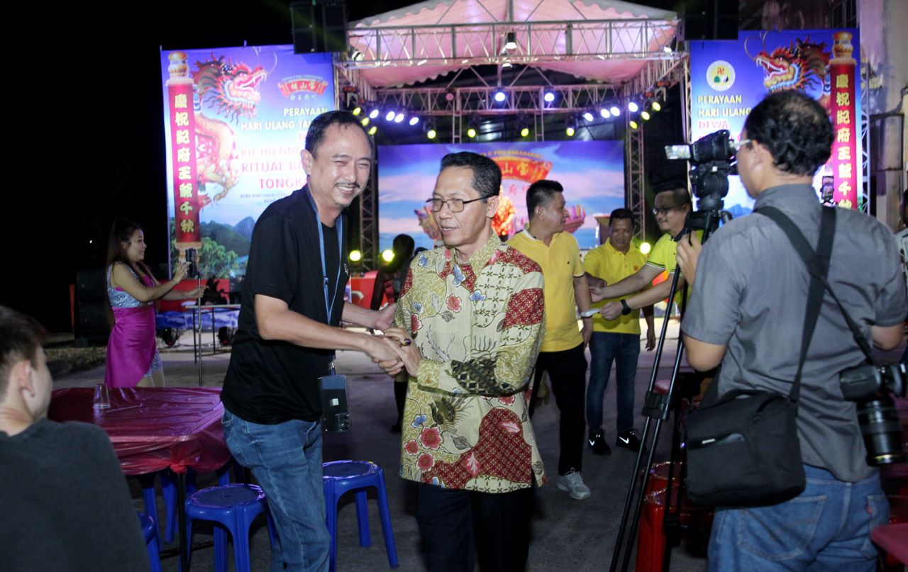 Amsakar Achmad Hadiri Malam Perayaan HUT Dewa Ng Hu Tua Ong Ya Sekaligus Beri Dukungan