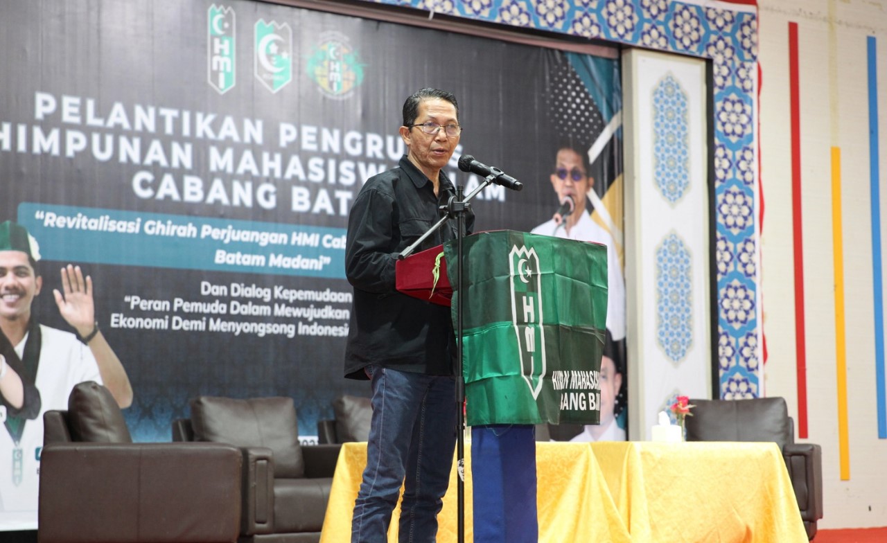 Amsakar Achmad Ungkap Potensi Anak Muda dalam Pembangunan Saat Hadir Pelantikan Pengurus HMI Batam